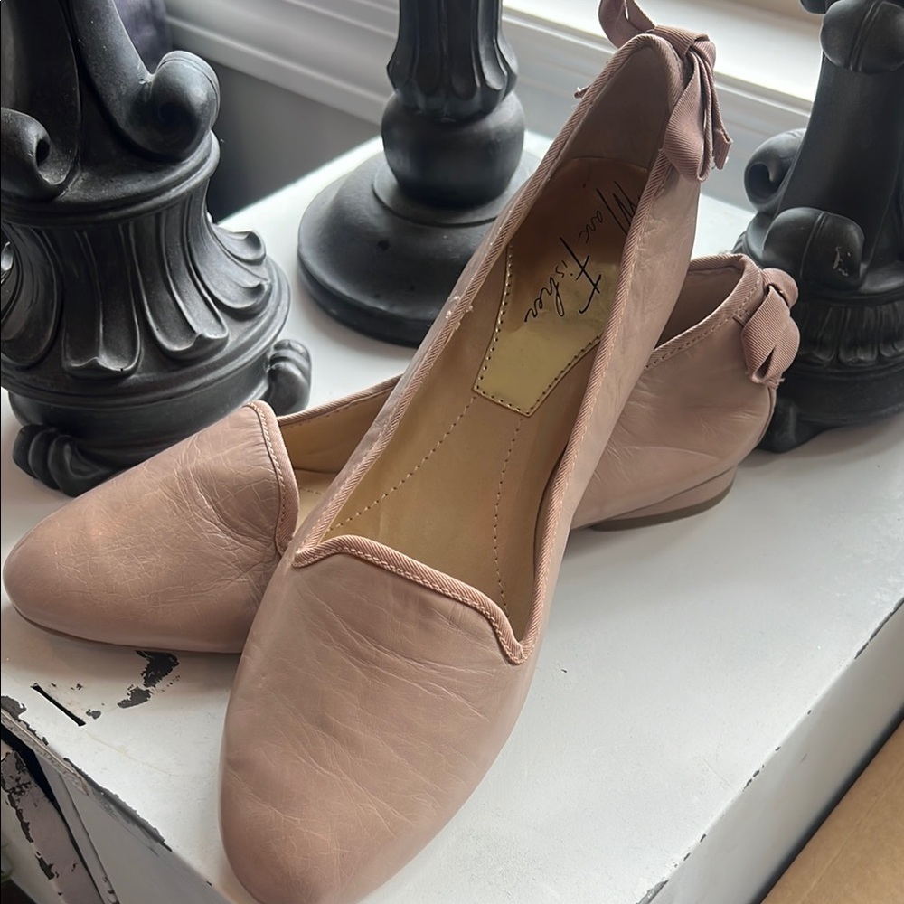 Marc Fisher Versatile Pink Suede Flats for Casual Elegance